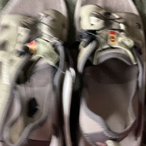 Salomon Womens Olive and Gray Sprt Sandals with Bungee  for water or hiking